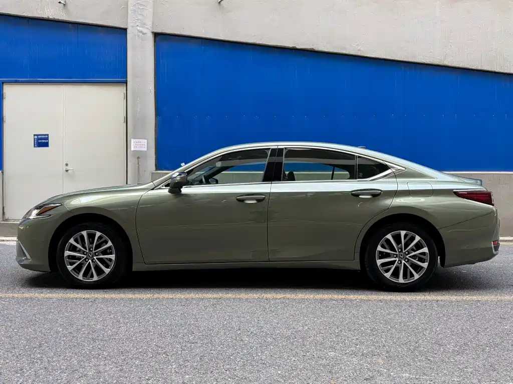 Lexus ES — миниатюра 3