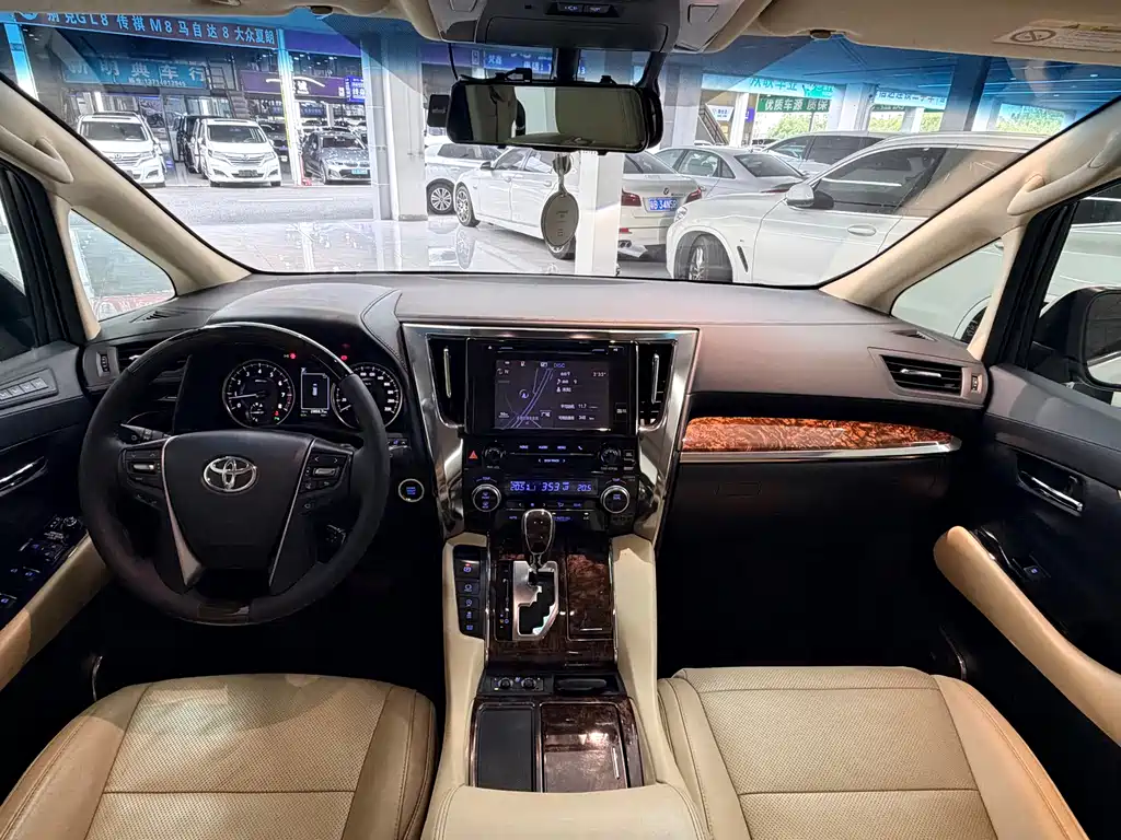 Toyota Alphard 2018 3.5L Luxury