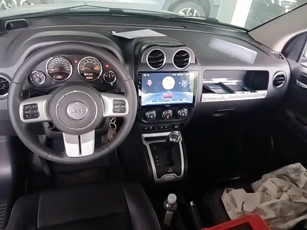Jeep Compass (Import) — миниатюра 10