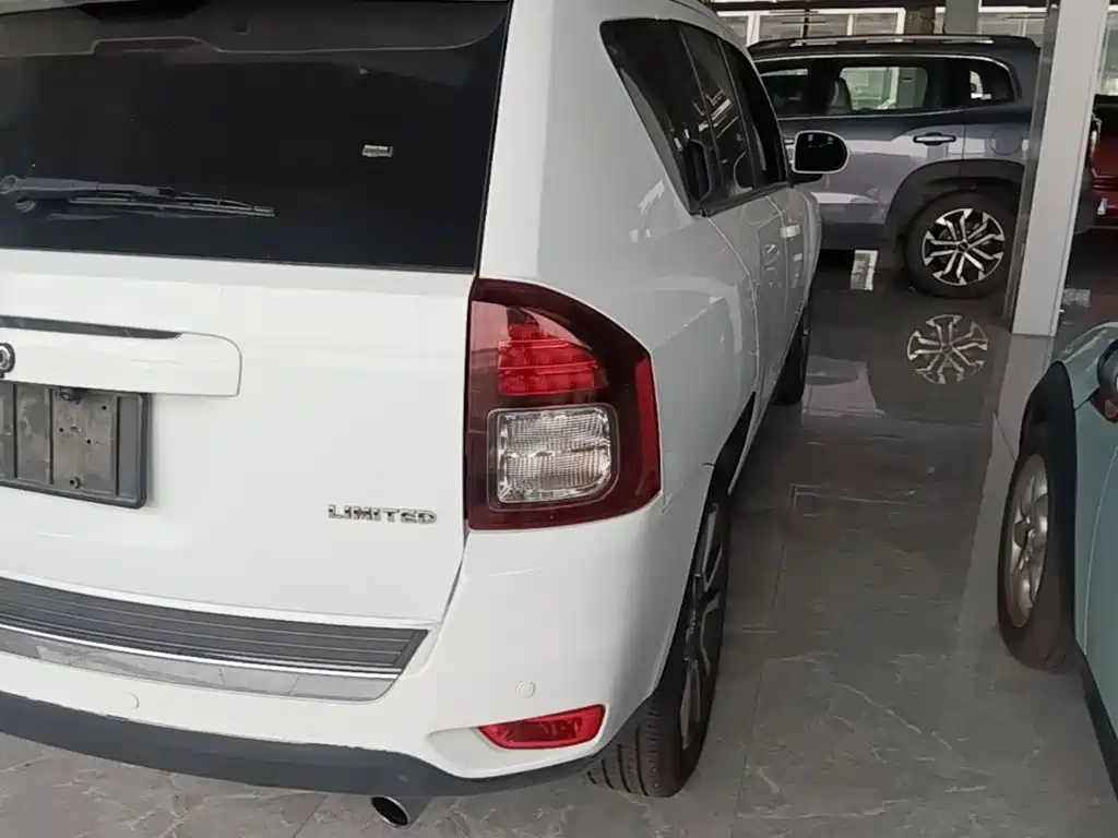 Jeep Compass (Import) — миниатюра 8