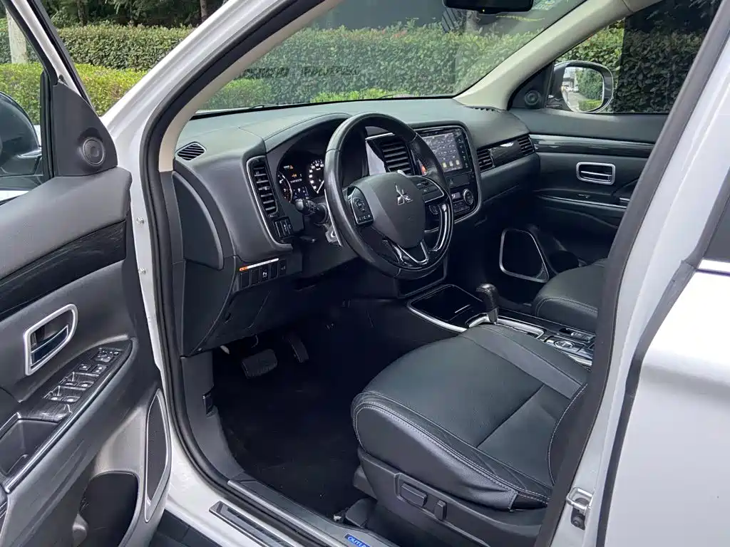 Mitsubishi Outlander — миниатюра 4