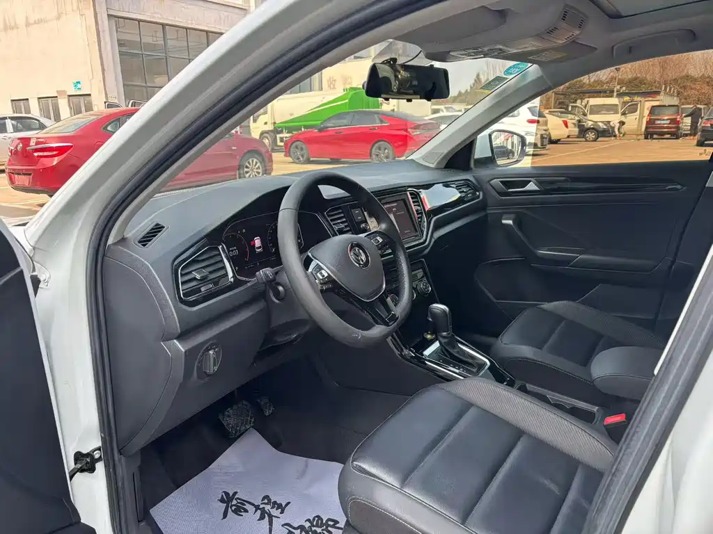 Volkswagen T-Roc — миниатюра 4