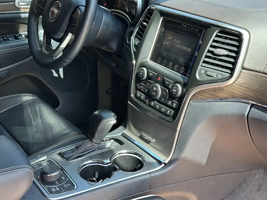 Jeep Grand Cherokee (Import) — миниатюра 20
