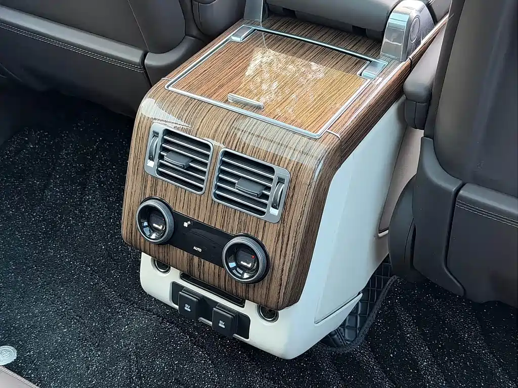 Land Rover Range Rover — миниатюра 15