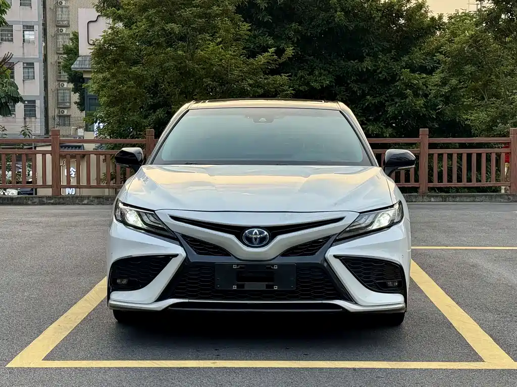Toyota Camry — миниатюра 3