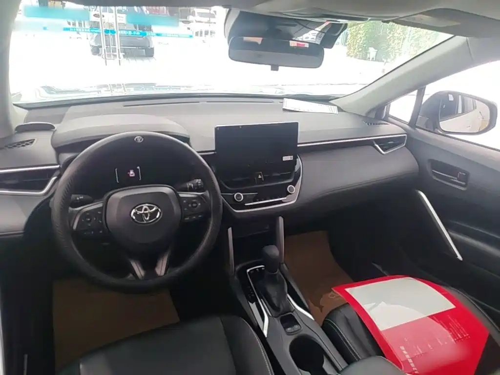 Toyota Corolla Cross — миниатюра 16
