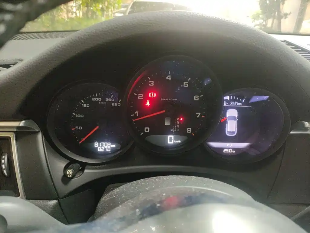 Porsche Macan — миниатюра 8