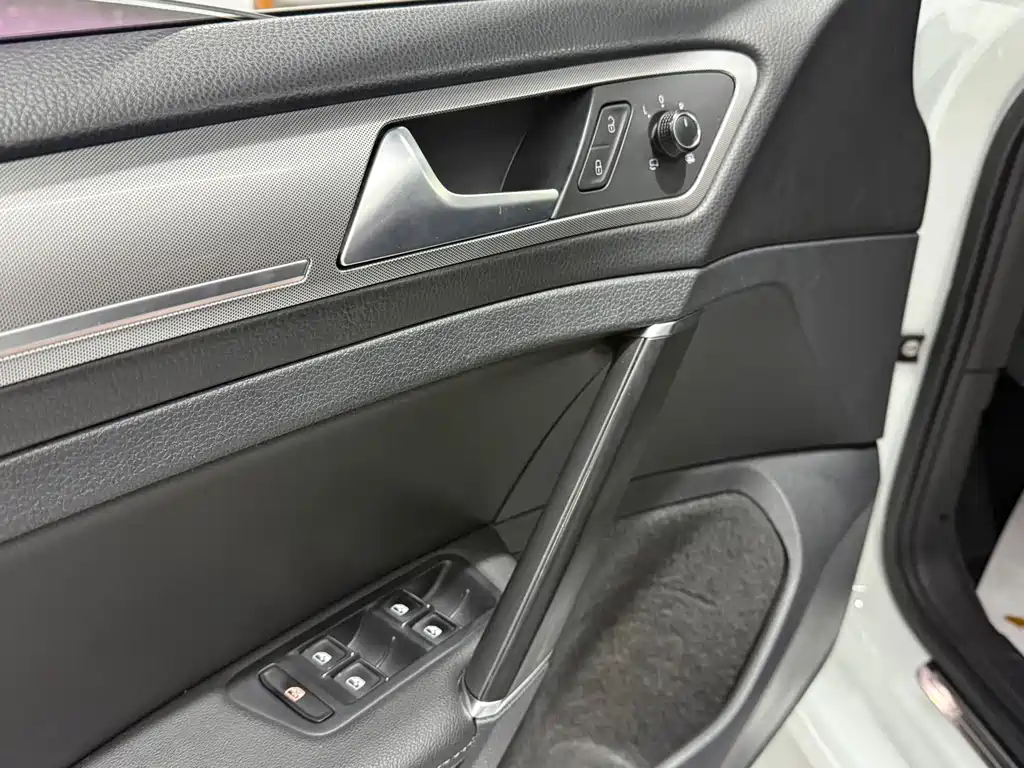 Volkswagen Golf — миниатюра 9