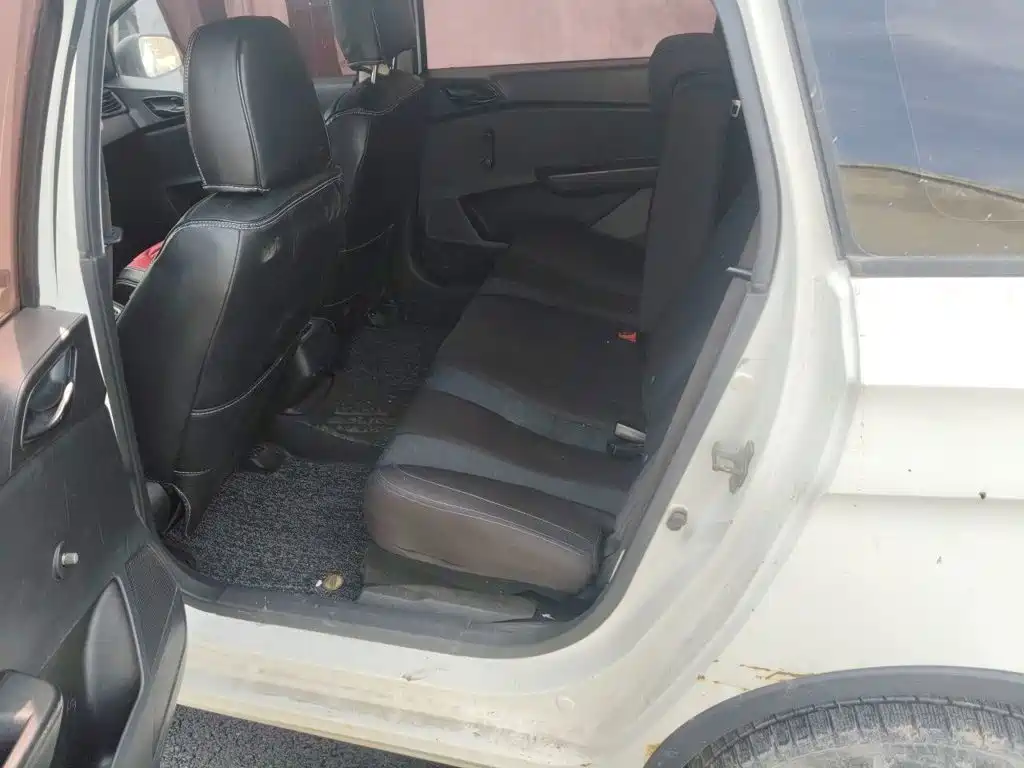 Baojun 310W — миниатюра 18