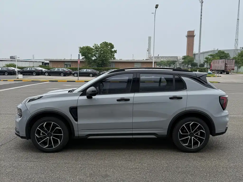 Lynk & Co 01 - фото 3
