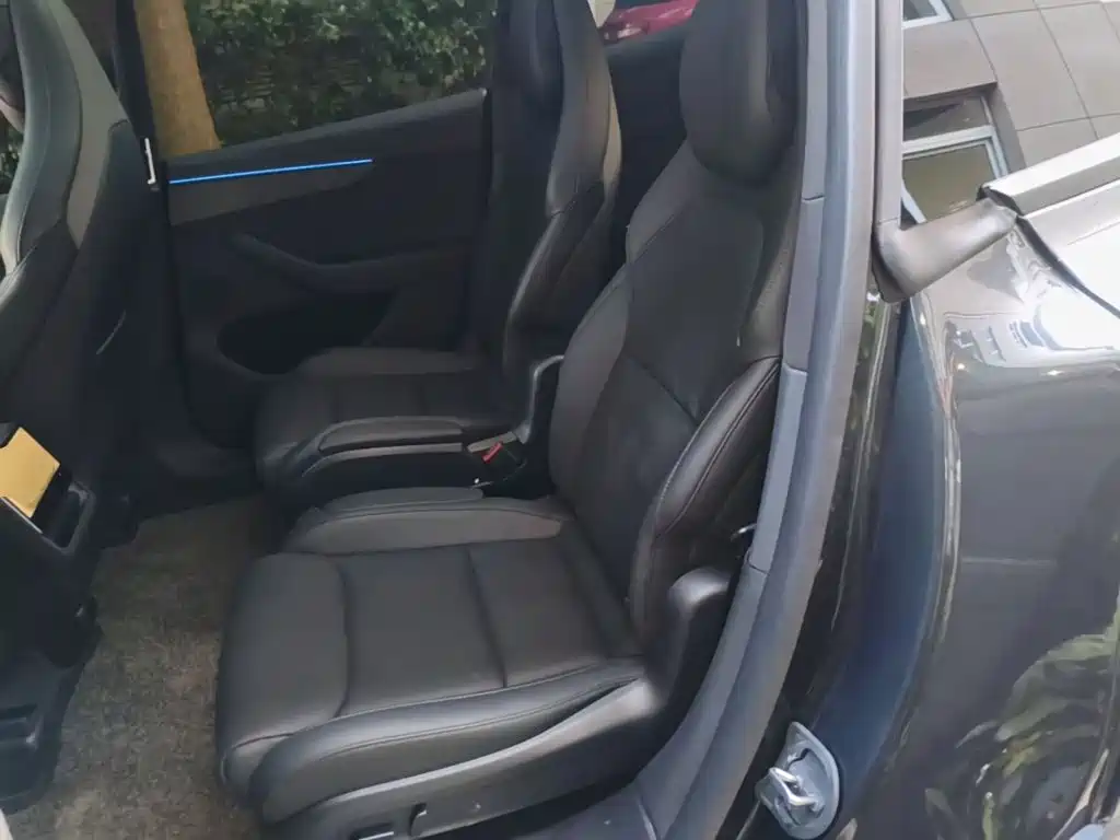 Tesla Model Y L — миниатюра 17