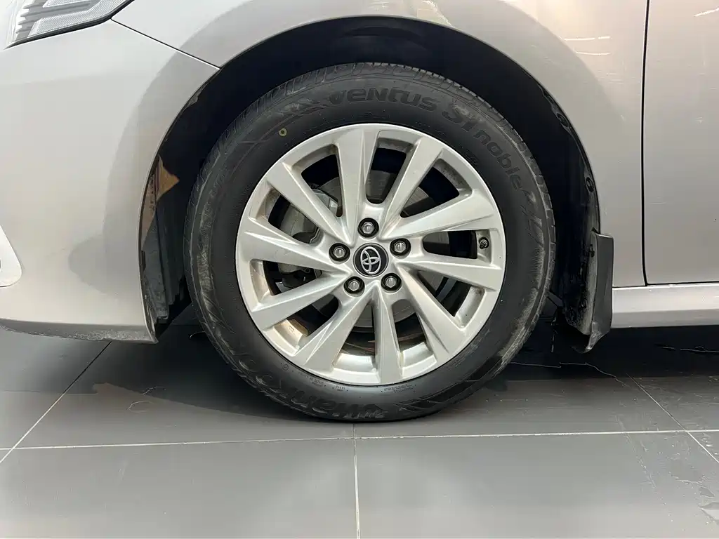 Toyota Camry — миниатюра 18