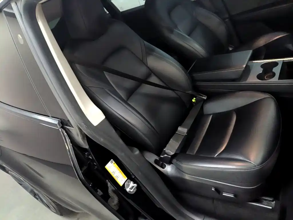 Tesla Model Y — миниатюра 25