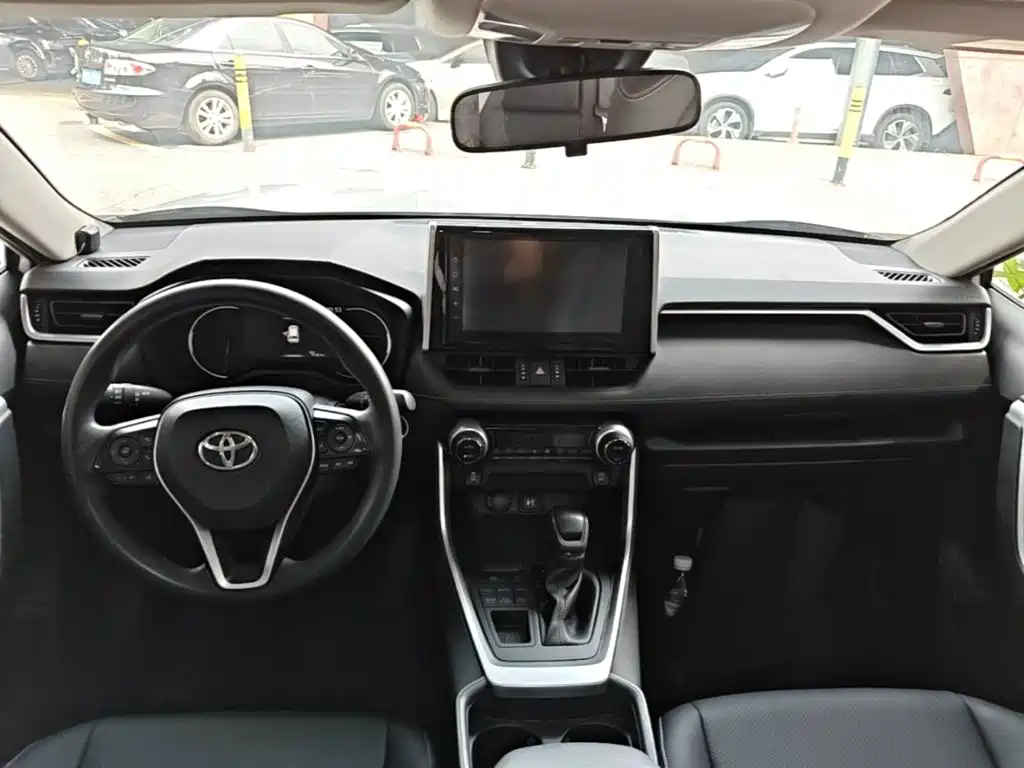 Toyota RAV4 — миниатюра 10