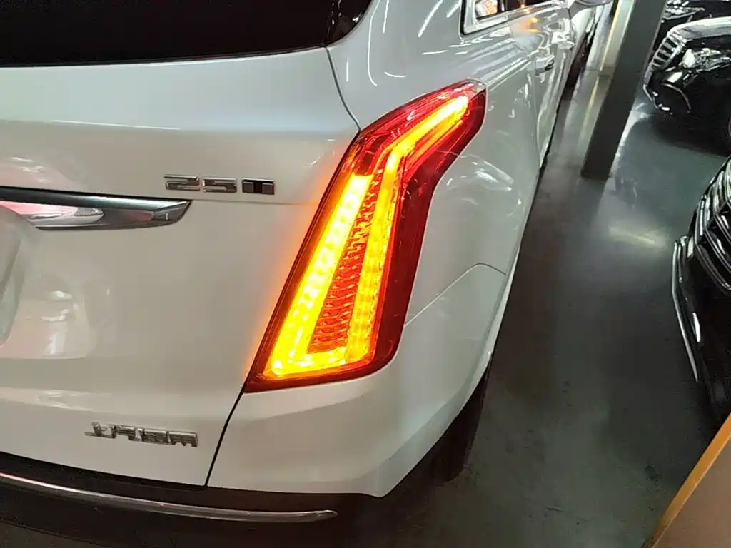Cadillac XT5 — миниатюра 8