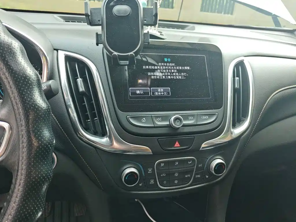 Chevrolet Equinox — миниатюра 9
