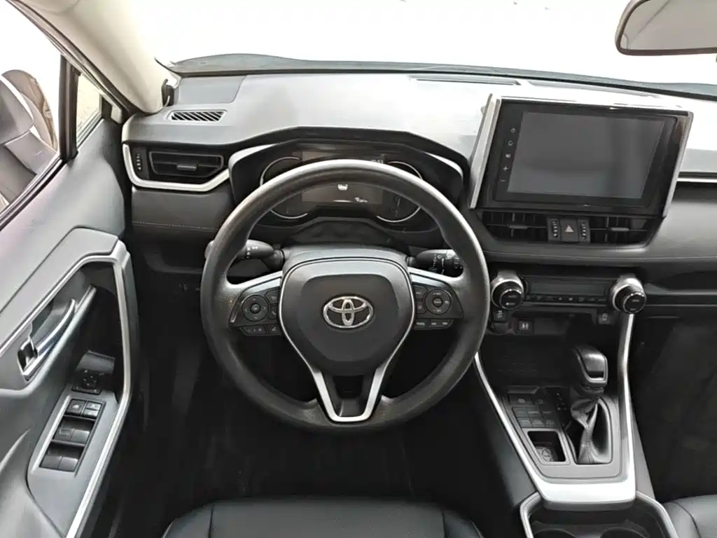 Toyota RAV4 — миниатюра 11