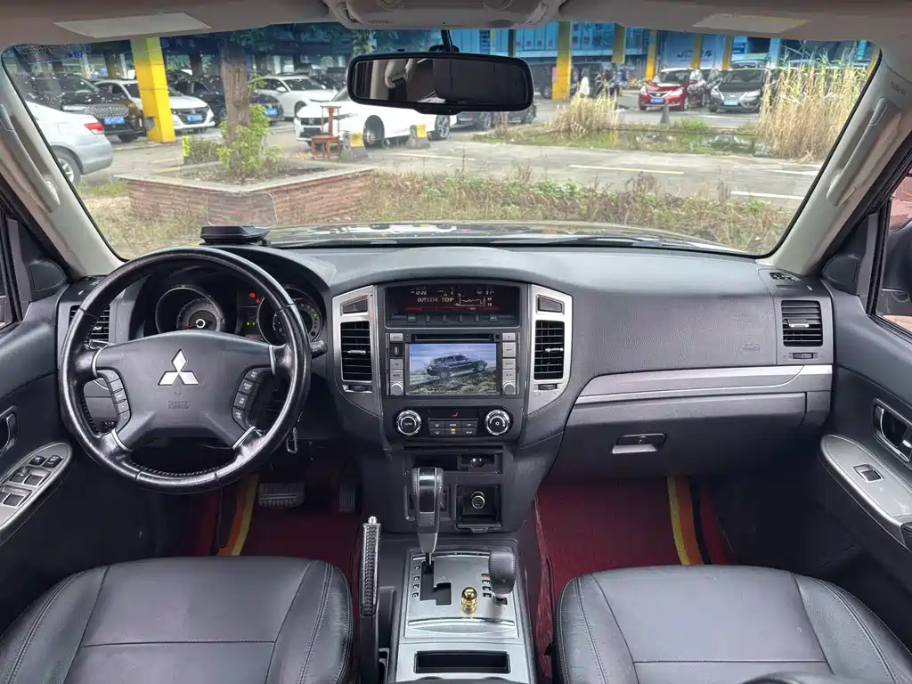Mitsubishi Pajero (Import) — миниатюра 4