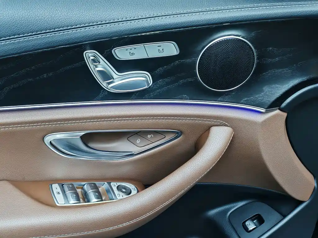 Mercedes-Benz E-Class — миниатюра 11