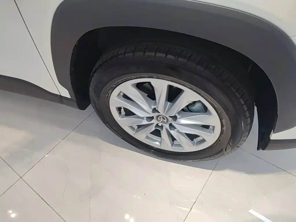 Toyota Corolla Cross — миниатюра 14
