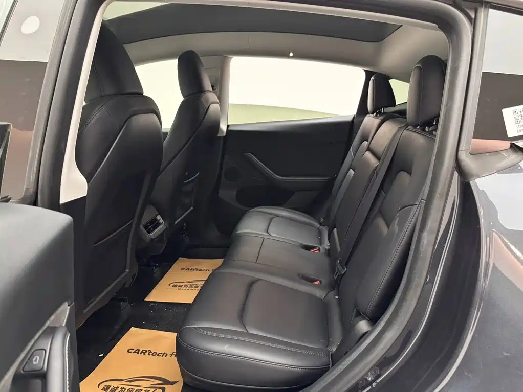 Tesla Model Y — миниатюра 9
