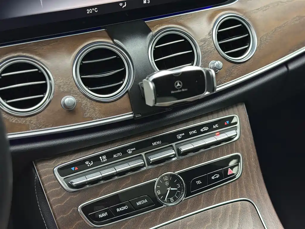 Mercedes-Benz E-Class — миниатюра 21