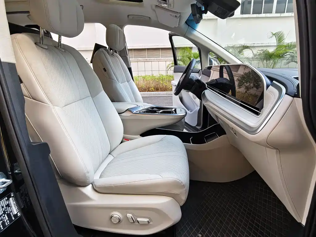 SAIC MAXUS EVERYONE 9