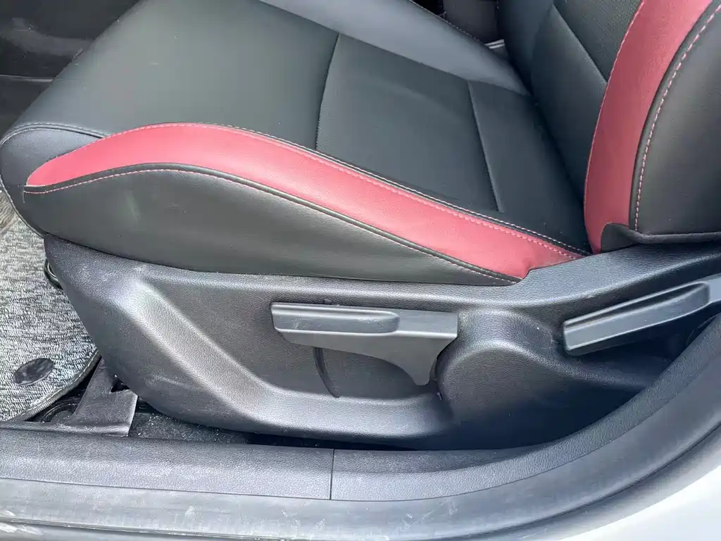 Geely Binyue — миниатюра 22