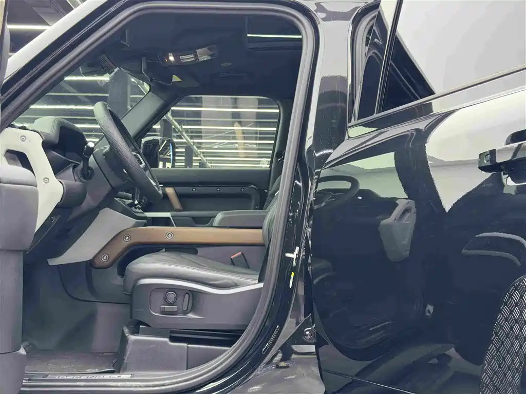 Land Rover Defender — миниатюра 8
