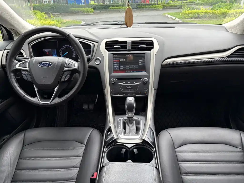 Ford Mondeo — миниатюра 7