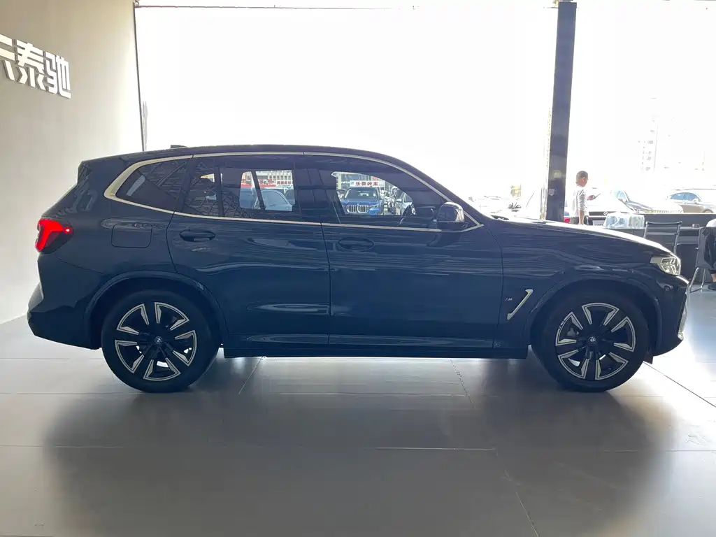 BMW iX3 — миниатюра 7
