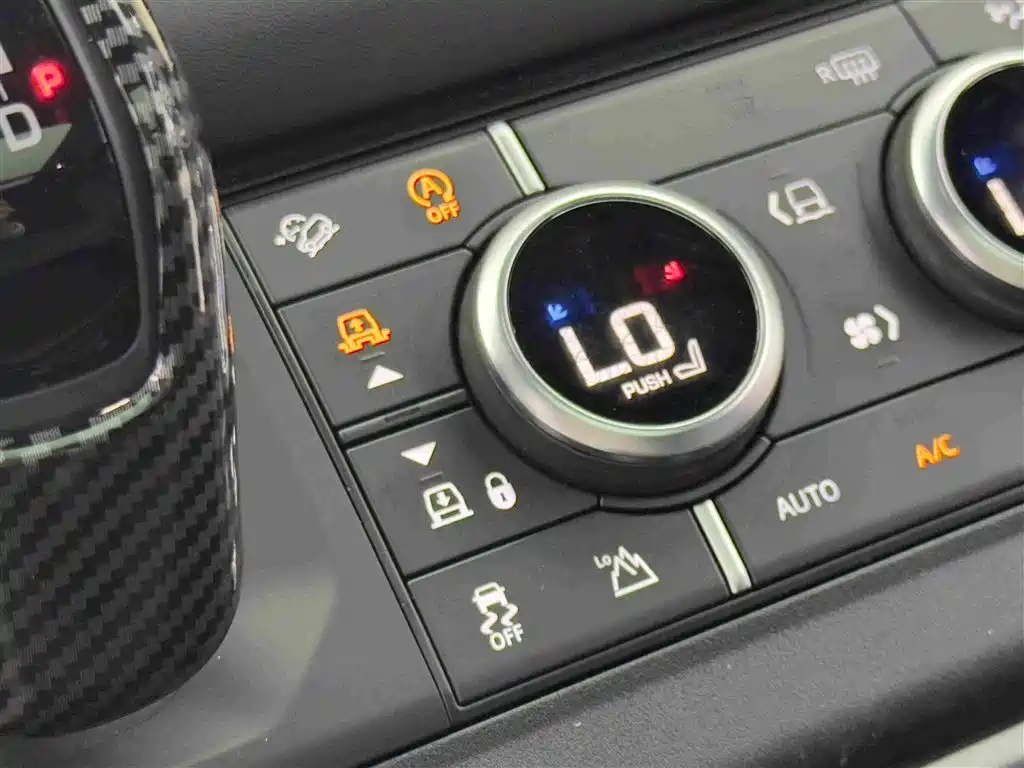 Land Rover Defender — миниатюра 17