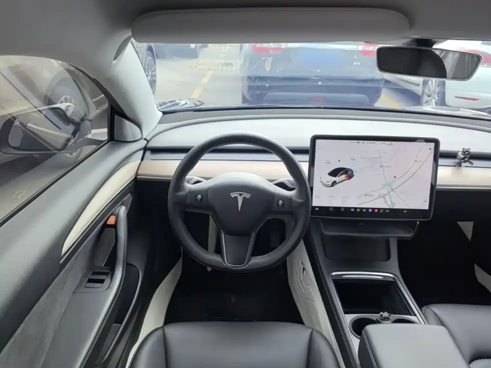 Tesla Model 3 — миниатюра 11