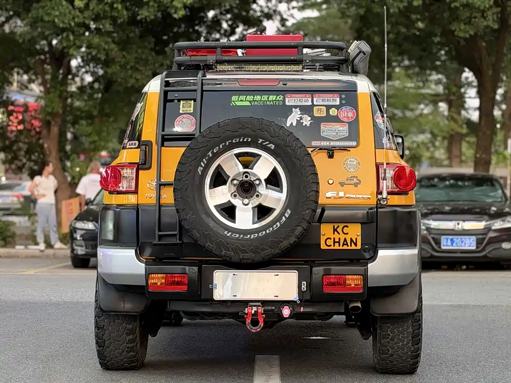 Toyota FJ Cruiser — миниатюра 6