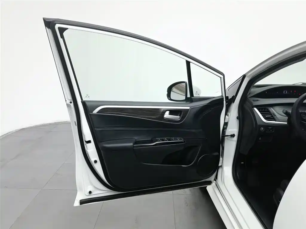 Honda Jade 2017 210TURBO CVT Luxury 5 мест