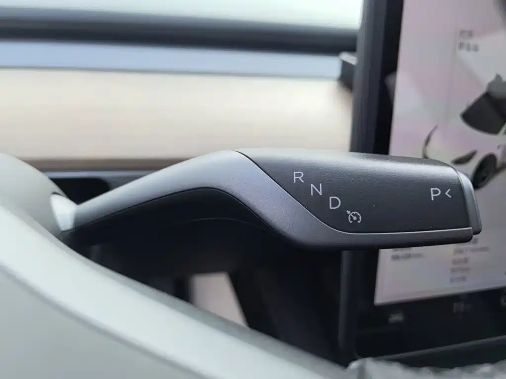 Tesla Model 3 — миниатюра 14