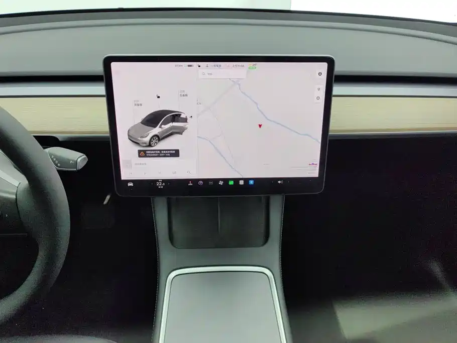 Tesla Model Y — миниатюра 13