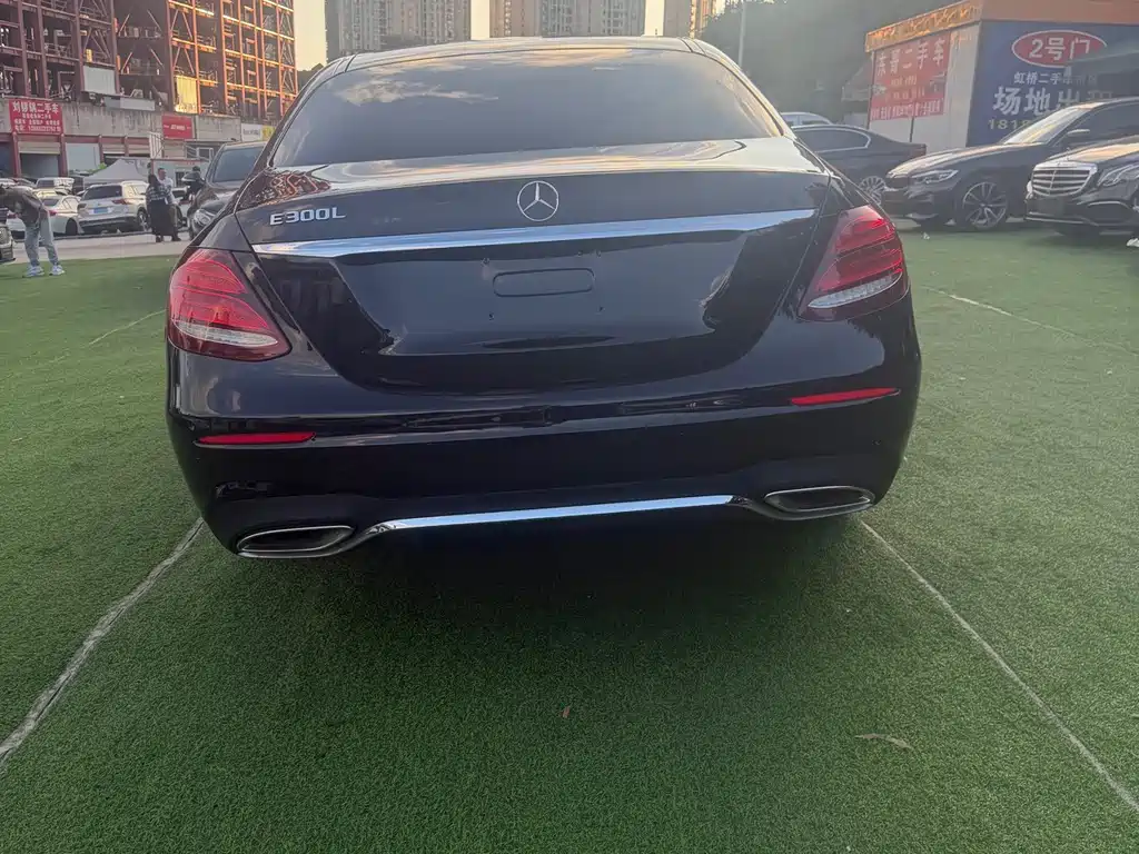 Mercedes-Benz E-Class — миниатюра 8