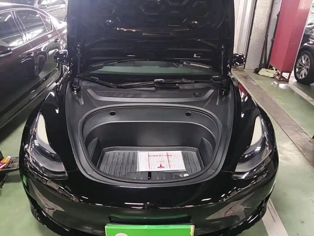 Tesla Model 3 — миниатюра 20
