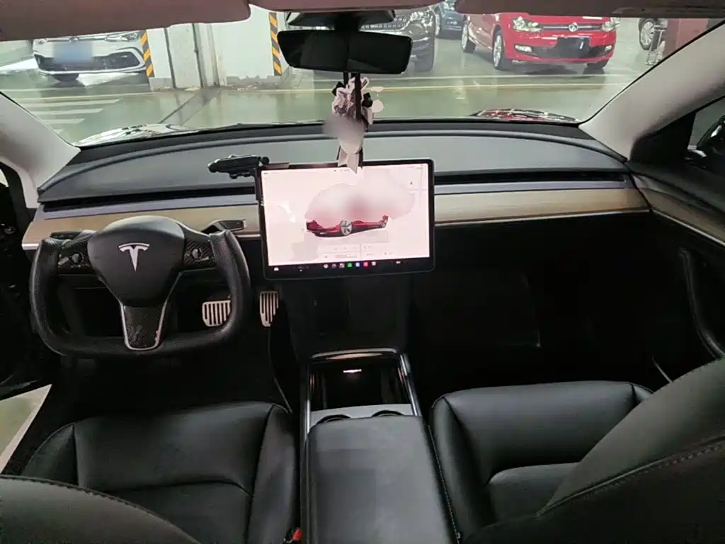 Tesla Model 3 — миниатюра 10