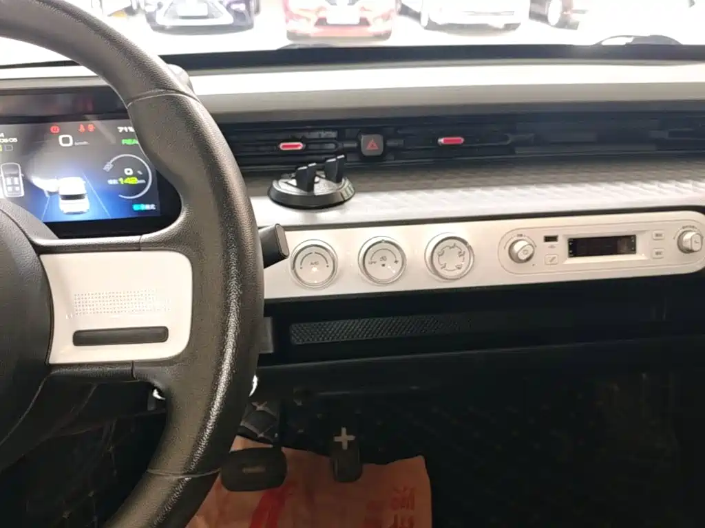 Wuling MINIEV — миниатюра 13