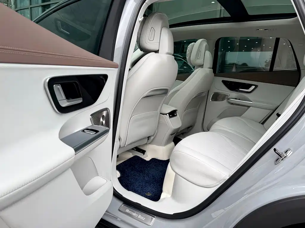 Mercedes-Benz EQE SUV — миниатюра 6
