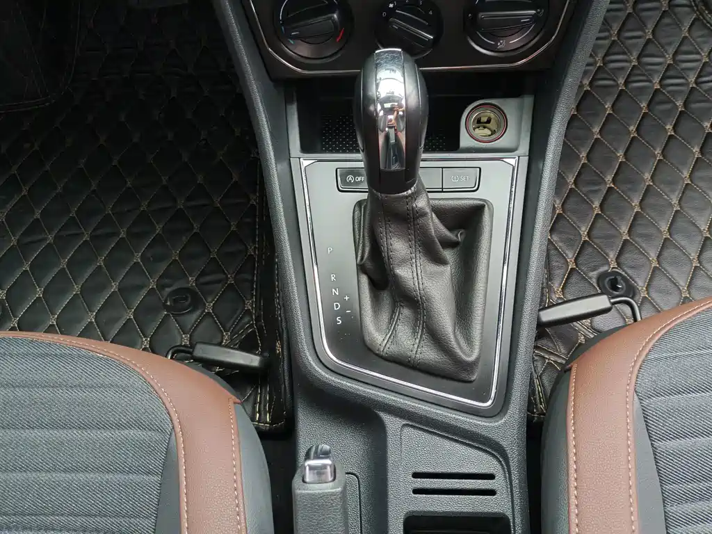 Volkswagen Lavida — миниатюра 10