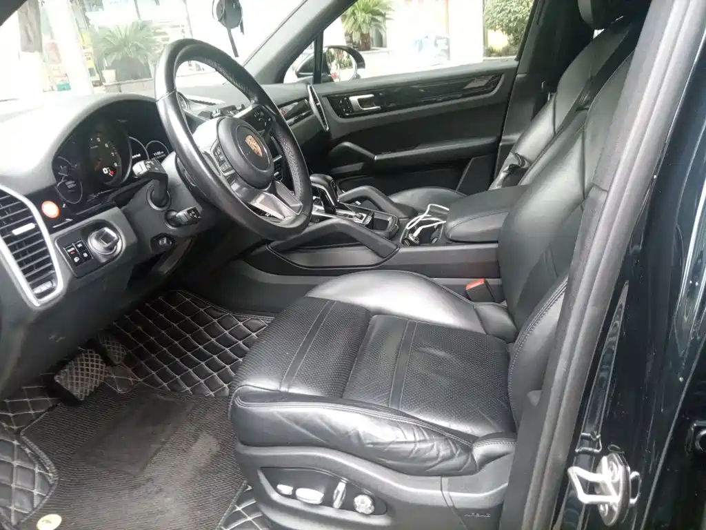 Porsche Cayenne — миниатюра 17