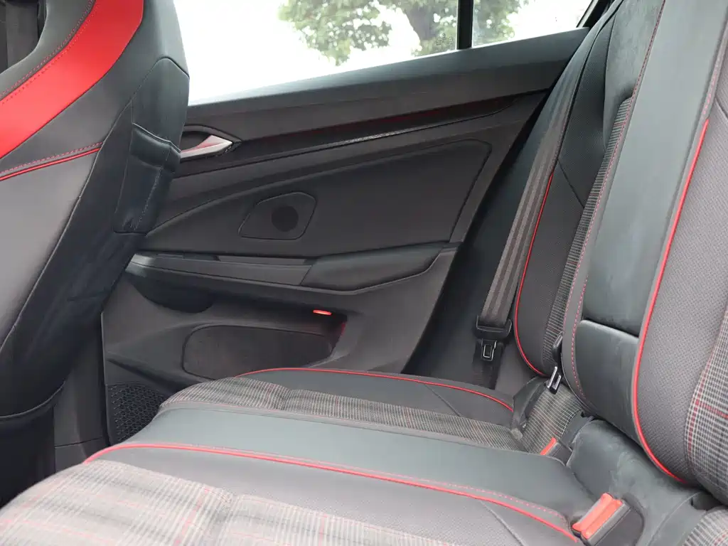 Volkswagen Golf GTI — миниатюра 13