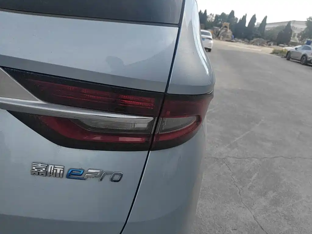 Geely Jia Ji New Energy — миниатюра 8