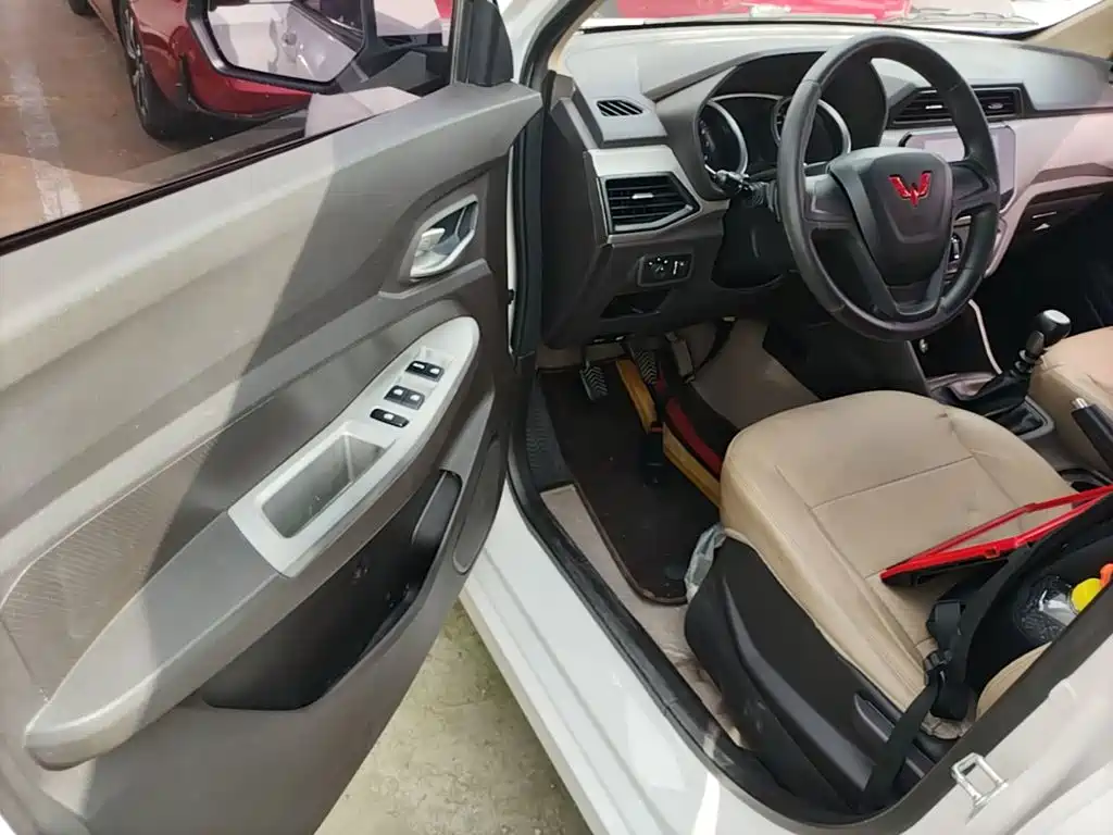 Wuling Hongguang — миниатюра 16
