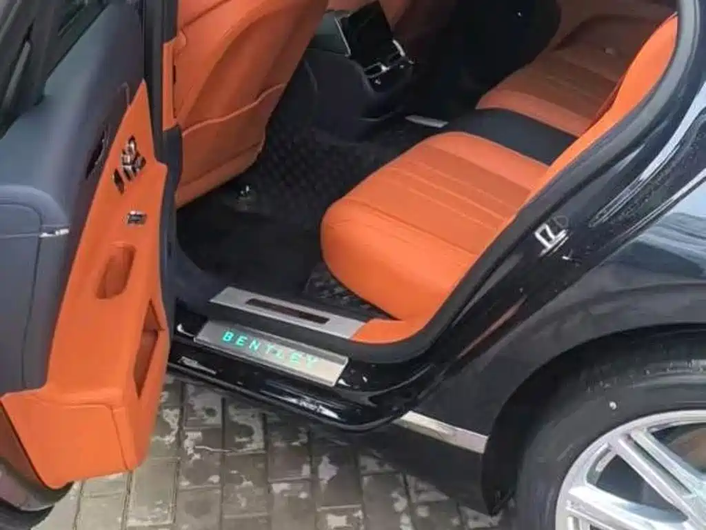 Bentley Flying Spur — миниатюра 6