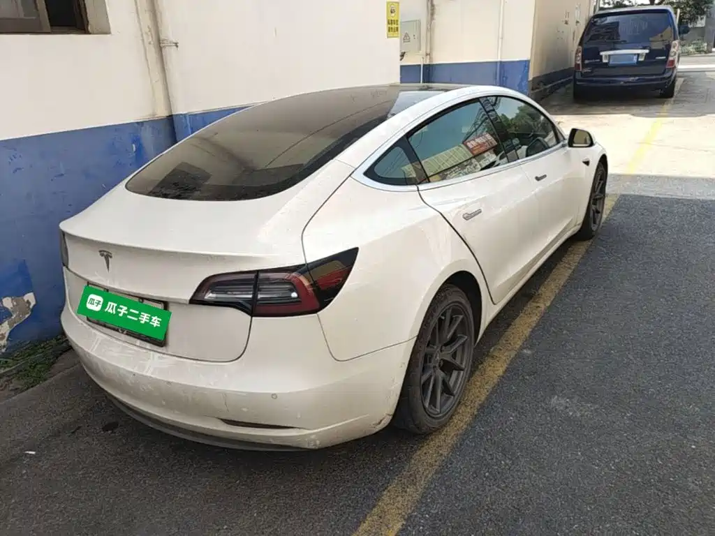 Tesla Model 3 — миниатюра 7