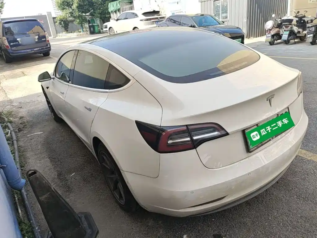 Tesla Model 3 — миниатюра 5